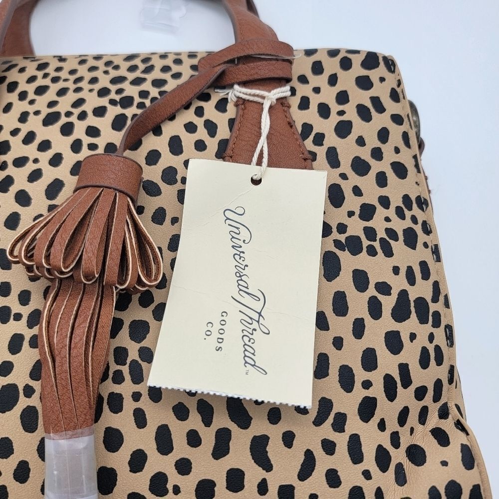 NWT UNIVERSAL THREAD Goods Co. Leopard Pleather Lined Crossbody - Picture 3 of 8